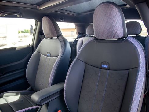 New 2026 MINI Cooper 2-Door Hardtop FWD image 19
