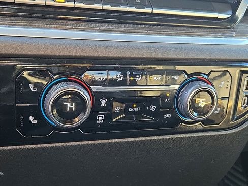 Used 2022 Chevrolet Silverado 1500 LT image 18