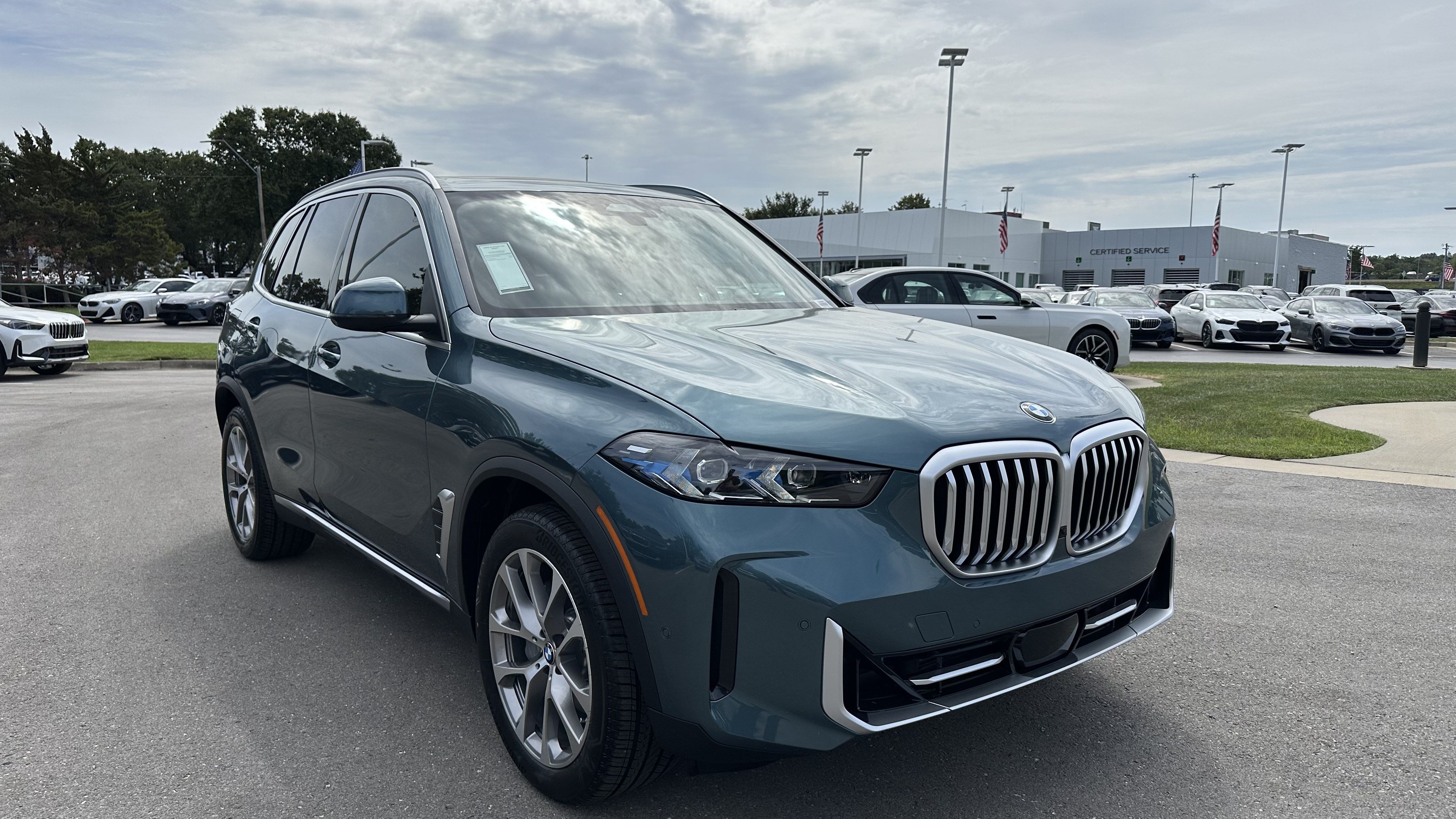 Certified 2026 BMW X5 xDrive40i w/ Climate Comfort Package AWD/4WD image 2