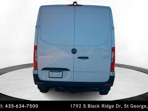 Used 2025 Mercedes-Benz Sprinter 2500 image 4
