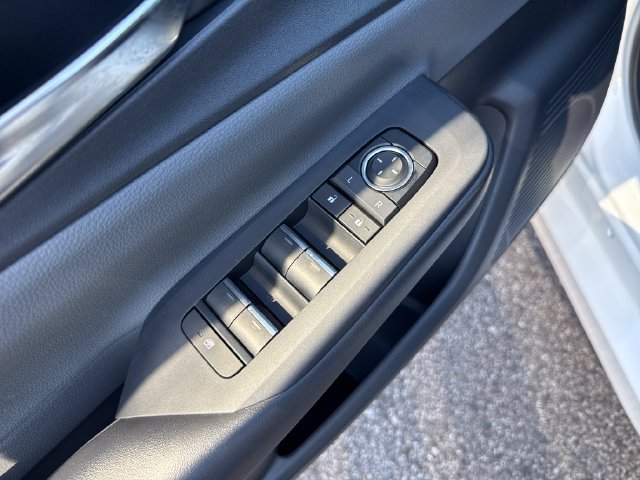 Used 2023 Toyota Prius XLE FWD image 11
