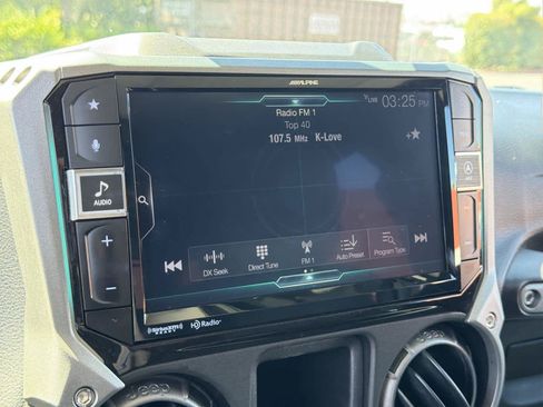 Used 2017 Jeep Wrangler Unlimited Sport w/ Connectivity Group AWD/4WD image 17