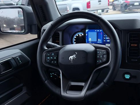 Used 2022 Ford Bronco Badlands image 16