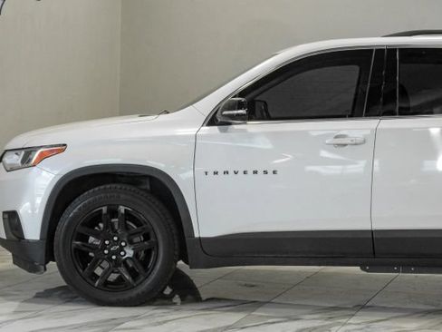 Used 2020 Chevrolet Traverse LT FWD image 18