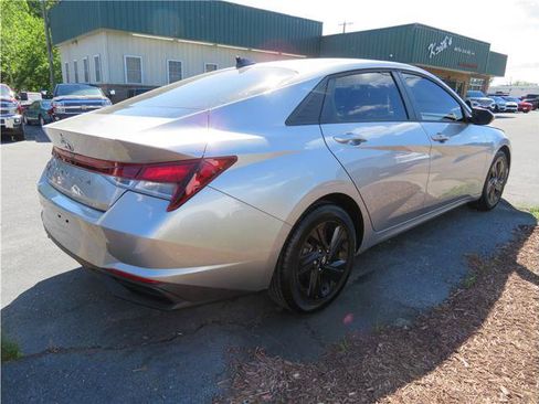 Used 2021 Hyundai Elantra SEL w/ Cargo Package FWD image 14