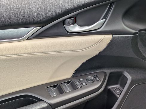 Used 2018 Honda Civic EX-L image 9