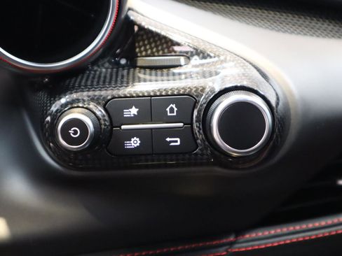 Used 2022 Ferrari F8 Tributo image 38