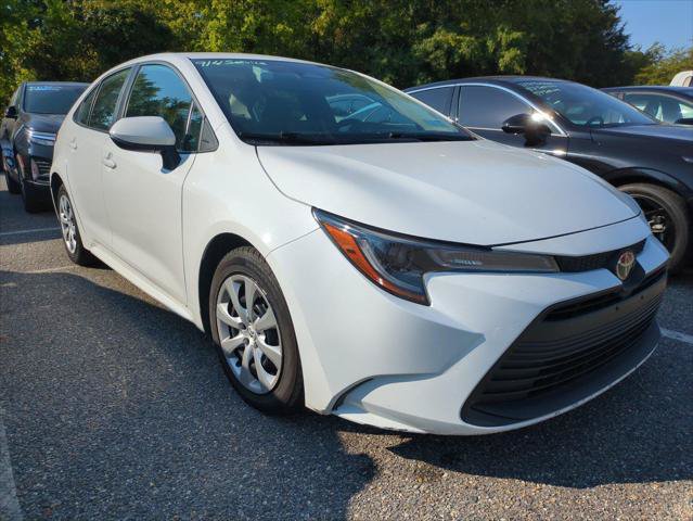 Certified 2024 Toyota Corolla LE FWD image 1