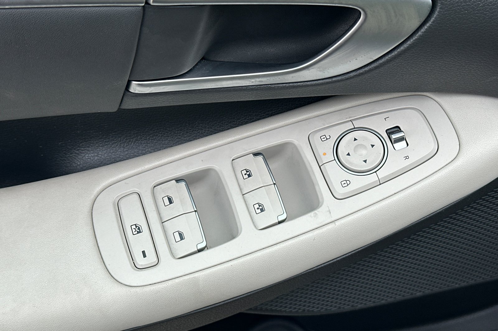 Used 2025 Hyundai Sonata SEL FWD image 12