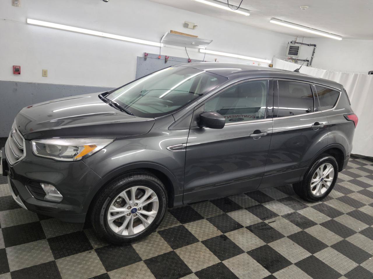 Used 2019 Ford Escape SE AWD/4WD image 2