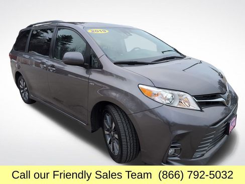 Used 2018 Toyota Sienna XLE Premium image 9