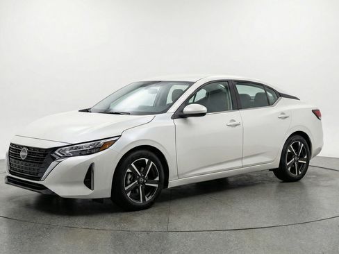 Used 2025 Nissan Sentra SV image 3