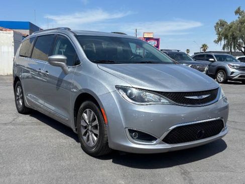 Used 2019 Chrysler Pacifica Touring-L Plus FWD image 1