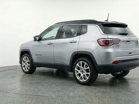 Used 2025 Jeep Compass Limited image 6