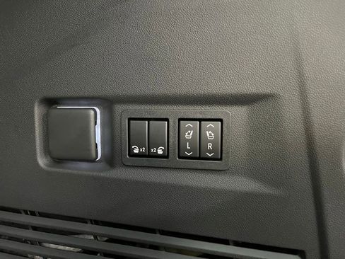 Used 2022 Chevrolet Tahoe LT w/ Luxury Package image 14