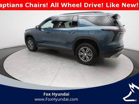 Used 2025 Chevrolet Traverse LT image 12