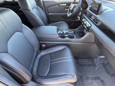 Certified 2025 Honda Pilot TrailSport image 9