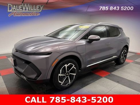 Used 2024 Chevrolet Equinox EV LT image 3