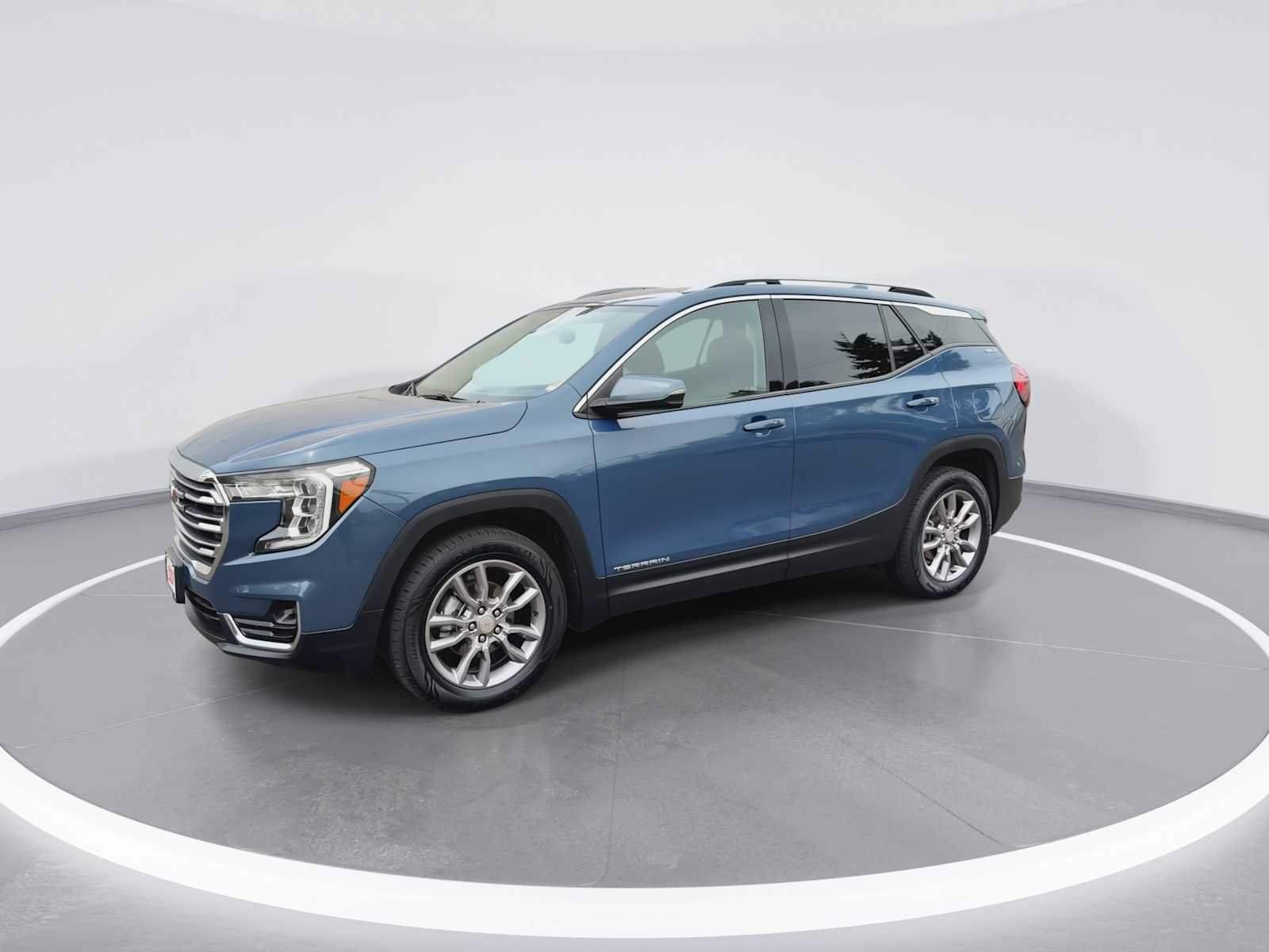 Used 2024 GMC Terrain SLT AWD/4WD image 4