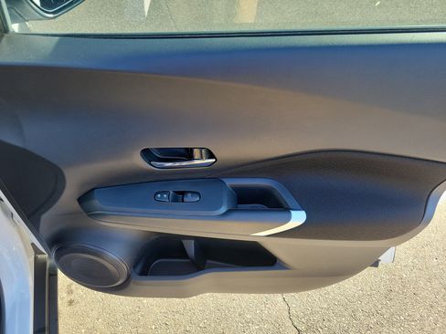 Used 2023 Nissan Kicks SV image 10