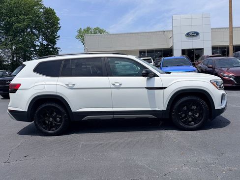 Used 2024 Volkswagen Atlas Peak Edition SEL AWD/4WD image 3