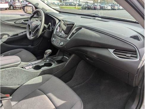 Used 2025 Chevrolet Malibu LT FWD image 74