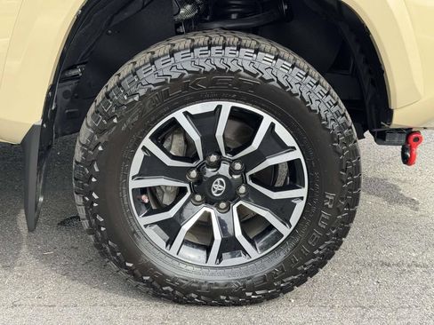 Used 2020 Toyota Tacoma TRD Sport AWD/4WD image 26
