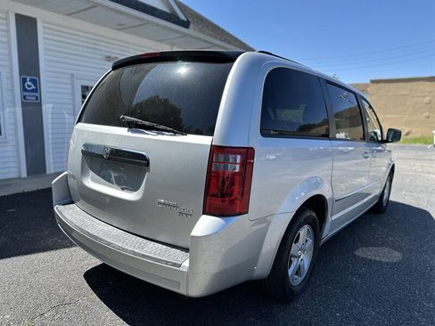 Used 2010 Dodge Grand Caravan SXT FWD image 8