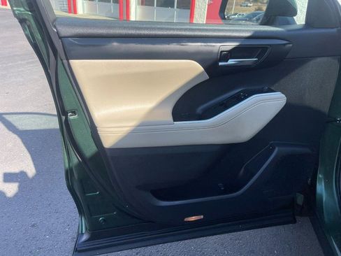 Used 2023 Toyota Highlander XLE image 23