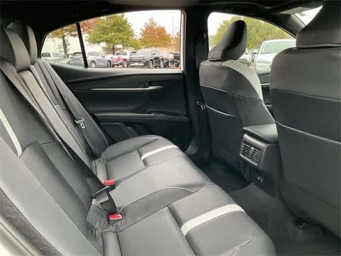 Used 2025 Toyota Camry SE image 17