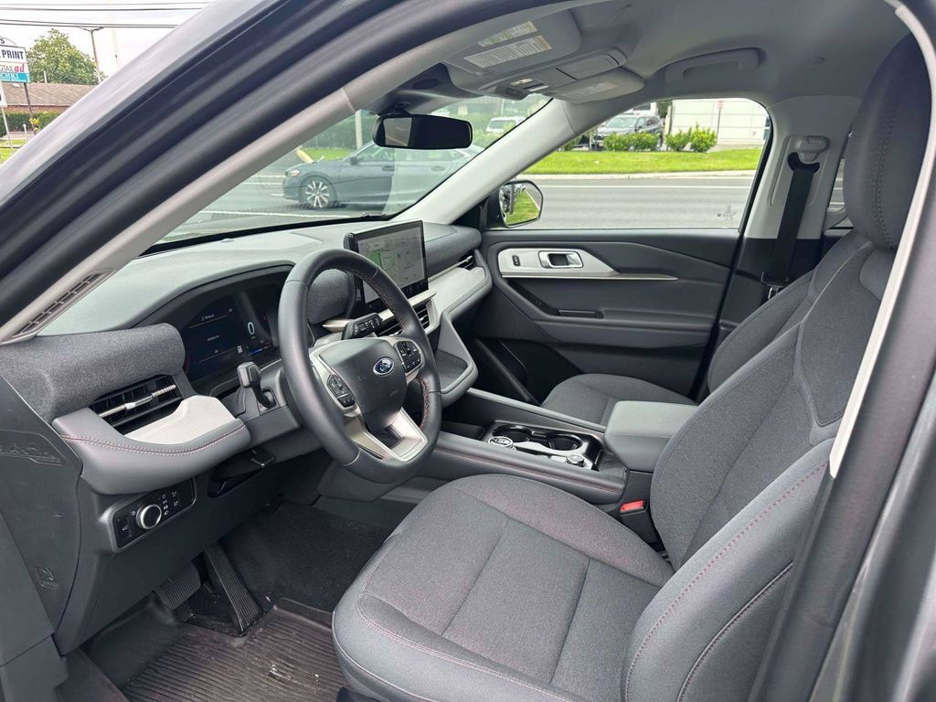 Used 2026 Ford Explorer Active AWD/4WD image 14