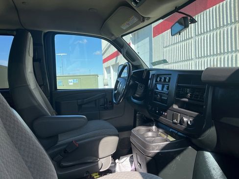 Used 2017 Chevrolet Express 3500 LT w/ LT Preferred Equipment Group RWD image 2
