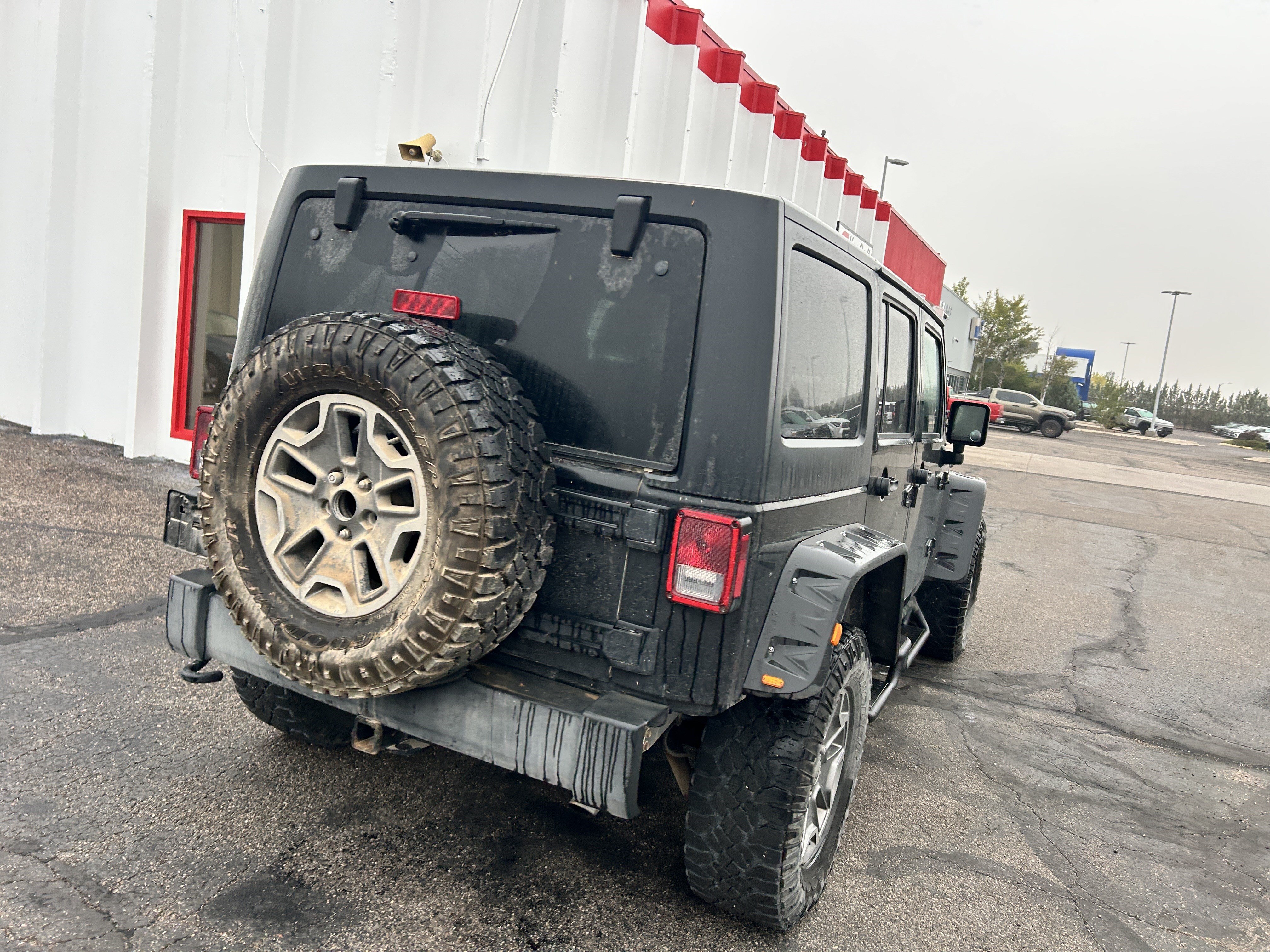 Used 2015 Jeep Wrangler Unlimited Rubicon w/ Connectivity Group AWD/4WD image 5