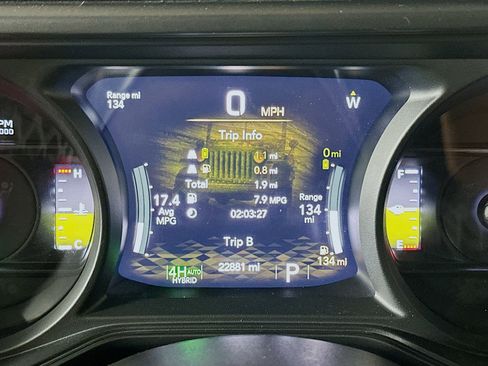 Used 2025 Jeep Wrangler Unlimited Sahara w/ Safety Group AWD/4WD image 19