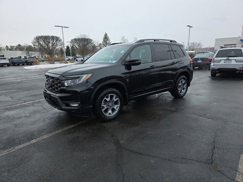 Used 2023 Honda Passport TrailSport image 3
