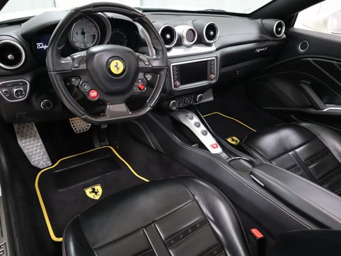Used 2016 Ferrari California T image 17