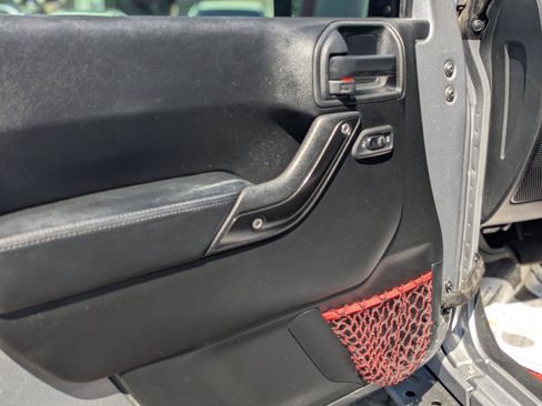 Used 2018 Jeep Wrangler Unlimited Rubicon w/ Max Tow Package AWD/4WD image 34