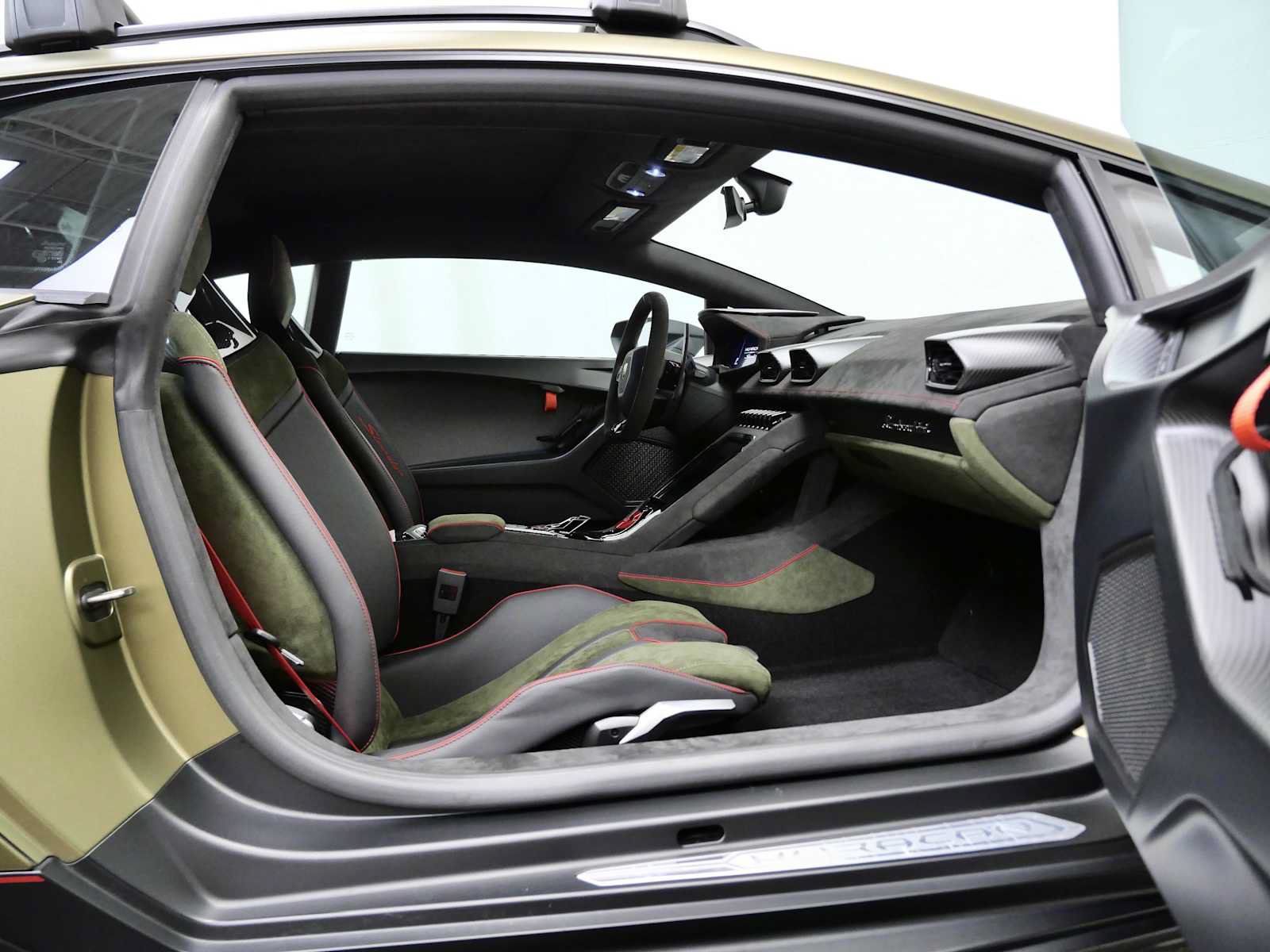 Used 2024 Lamborghini Huracan Sterrato AWD/4WD image 14