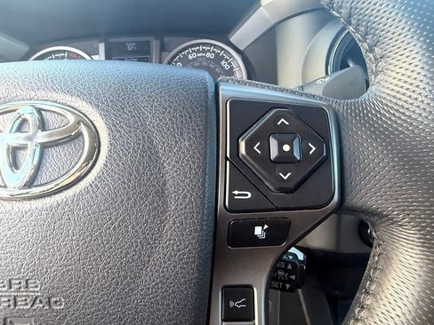 Used 2020 Toyota Tacoma SR5 AWD/4WD image 17