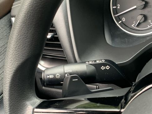 Used 2021 Nissan Rogue SV image 19