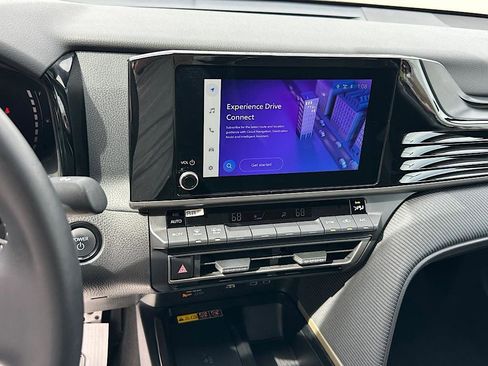 Used 2025 Toyota Camry SE image 28