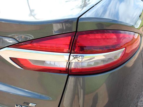 Used 2019 Ford Fusion SE FWD image 10