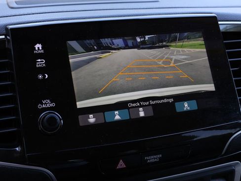 Used 2020 Honda Pilot Touring image 12