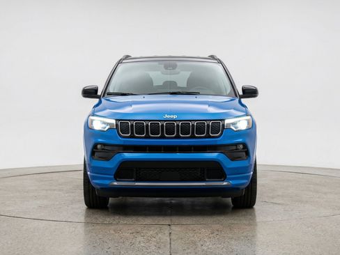 Used 2025 Jeep Compass Limited AWD/4WD image 2