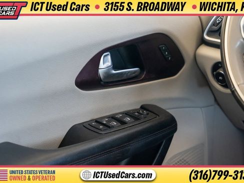 Used 2020 Chrysler Pacifica Limited FWD image 17
