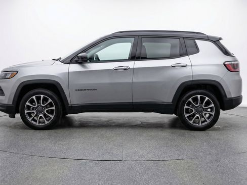 Used 2025 Jeep Compass Trailhawk image 5