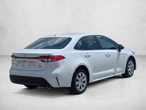 Used 2026 Toyota Corolla LE FWD image 5