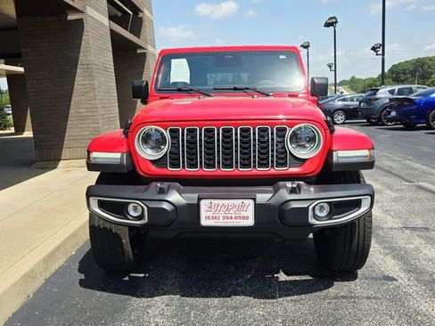 Used 2025 Jeep Wrangler Unlimited Sahara AWD/4WD image 8