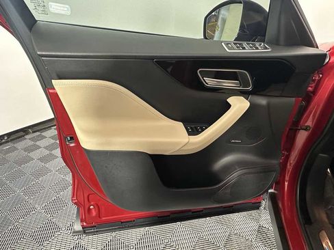 Used 2020 Jaguar F-PACE Premium image 15