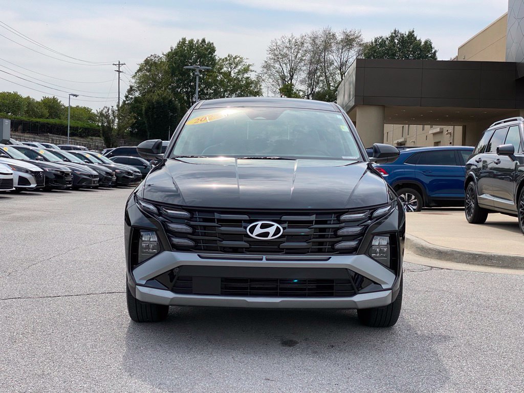 Used 2025 Hyundai Tucson SE AWD/4WD image 2